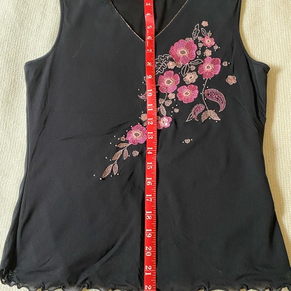 Vintage Casual Corner Embroidered Sleeveless Collectibles Top - Picture 2 of 7
